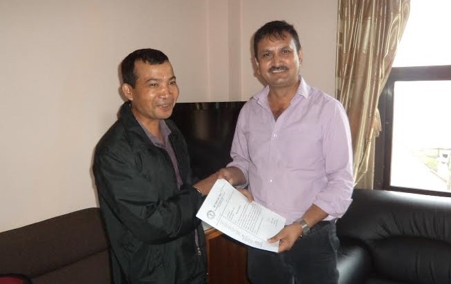 थारु कोटा माग्दै नेपाल पत्रकार महासंघका अध्यक्षलाई ज्ञापन पत्र