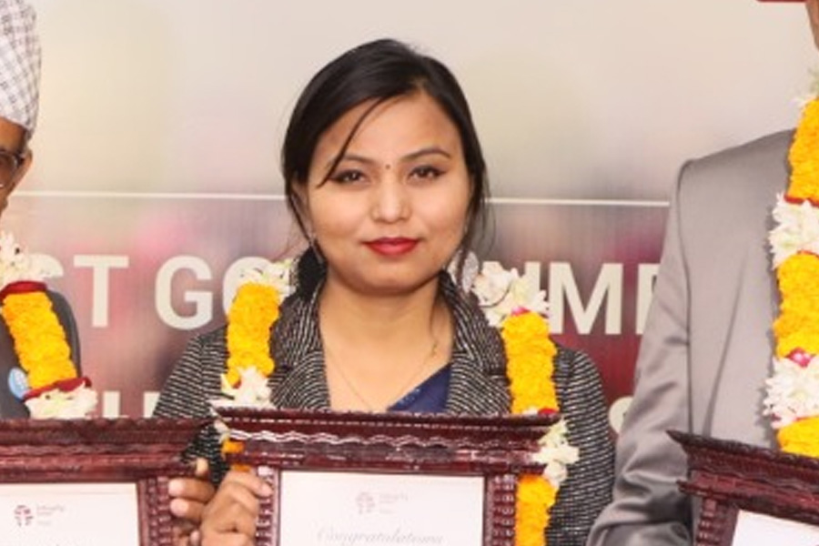 थारु चेली आरती इन्टेग्रीटी आइकन नेपालबाट सम्मानित