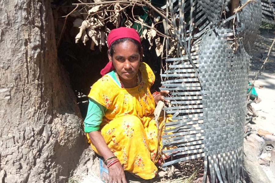 दुई महिनादेखि महिला वनमै क्षेत्रमा अलपत्र छिन् उमा चौधरी