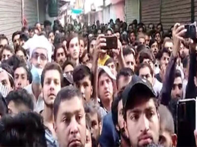 पाकिस्तान प्रशासित कश्मीरमा बिजुली र पिठोको मूल्य वृद्धिविरुद्ध प्रदर्शन, झडपमा एक प्रहरीको मृत्यु